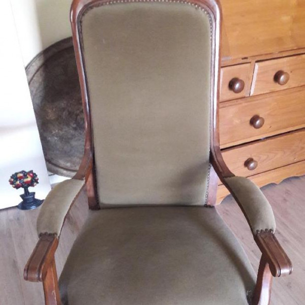 Paire de fauteuils de style Voltaire, restauration