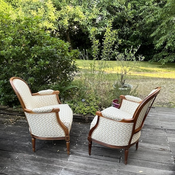 Paire de Bergères à coussin de style Louis XVI