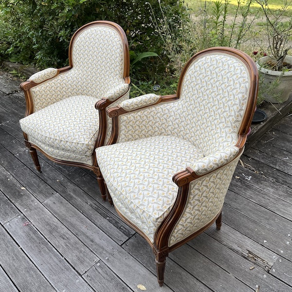 Paire de Bergères à coussin de style Louis XVI