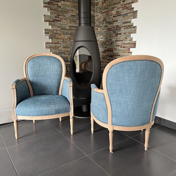 Paire de bergères de style Louis XVI