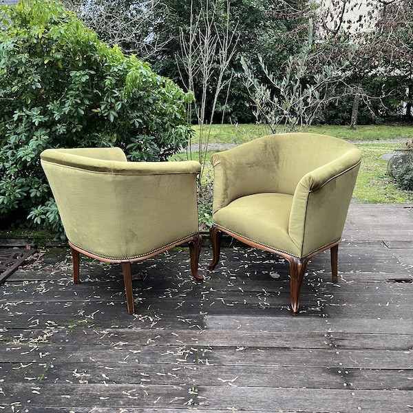 Paire de fauteuils forme tonneau