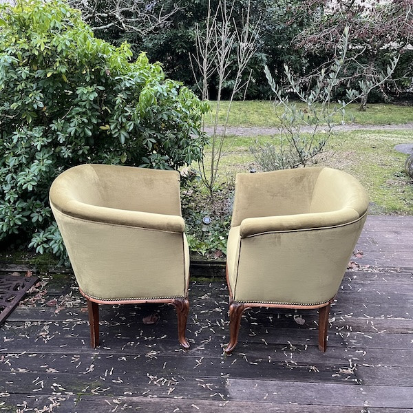 Paire de fauteuils forme tonneau