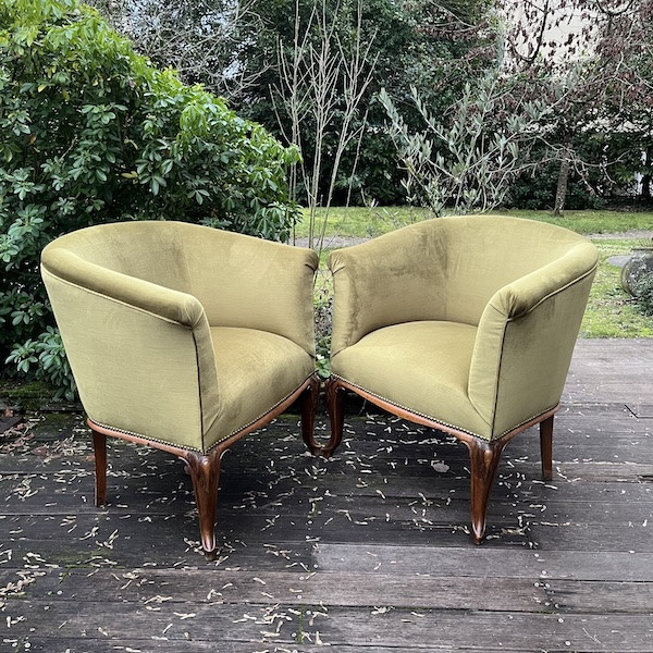 Paire de fauteuils forme tonneau