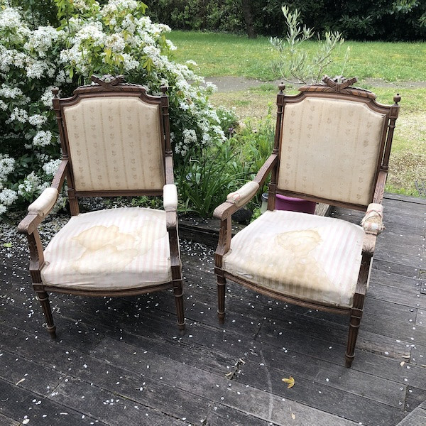 Banquette et fauteuils de style Louis XVI, restauration