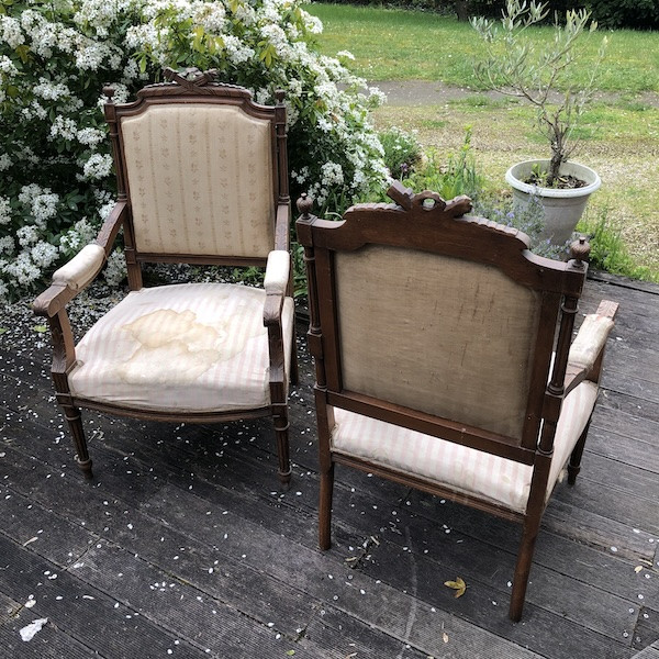 Banquette et fauteuils de style Louis XVI, restauration