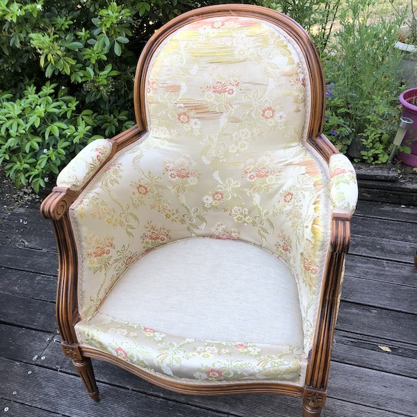 Paire de Bergères à coussin de style Louis XVI, restauration