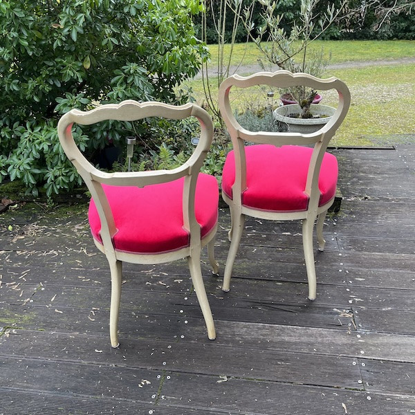 Petites chaises anciennes