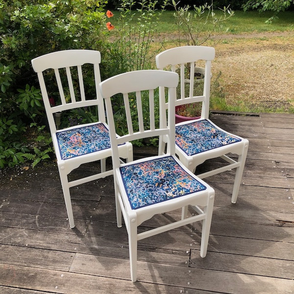 Petites chaises anciennes