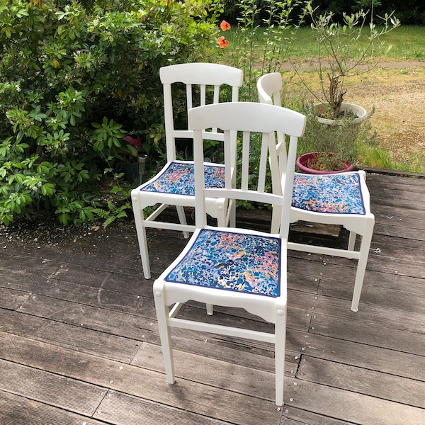 Petites chaises anciennes